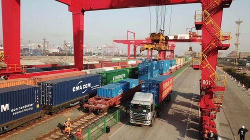 國內(nèi)首條雙層集裝箱海鐵聯(lián)運班列成功首發(fā)，寧波舟山港引領高效貨運新篇章